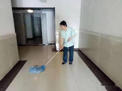 亞泰梧桐公館7月服務(wù)品質(zhì)提升月播報(bào) 以汗水洗滌園區(qū)，用匠心守護(hù)家園——地面清洗紀(jì)實(shí)